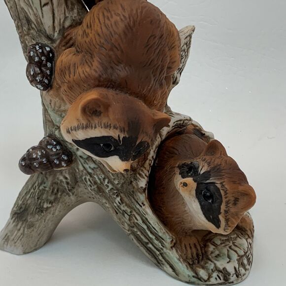Vintage Masterpiece Porcelain Homco Raccoons on Trunk 7 3/4" high - Picture 5 of 7